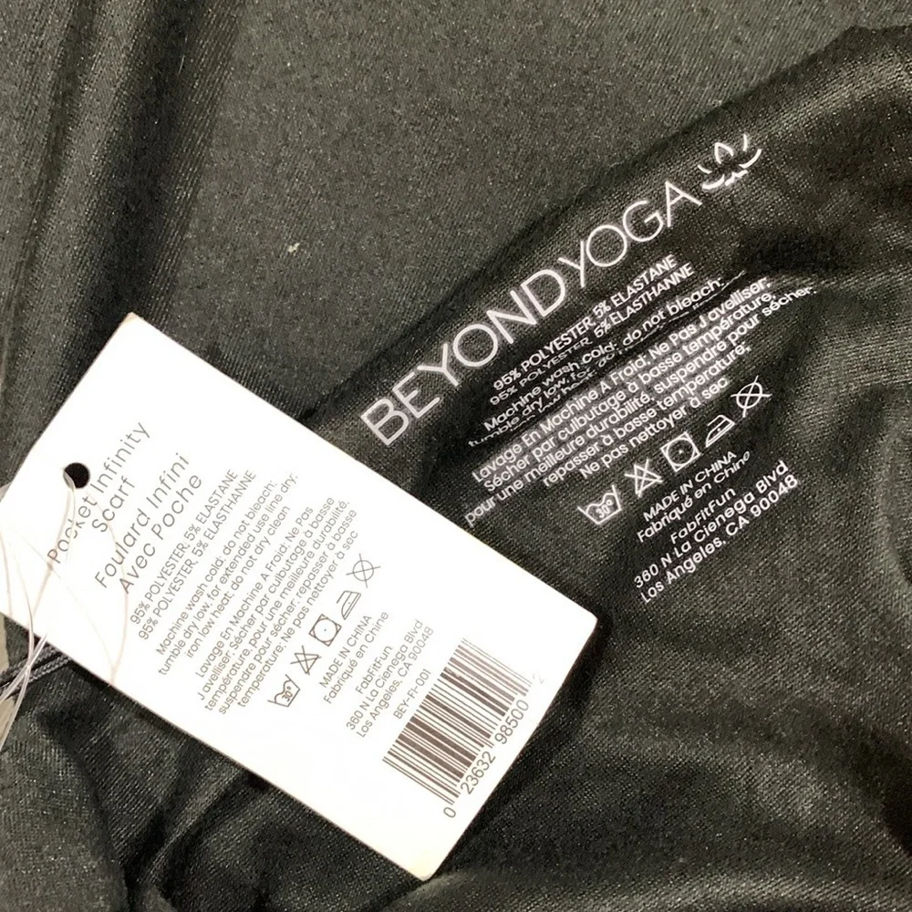 Beyond Yoga NWT Black‎ Pocket Infinity Scarf